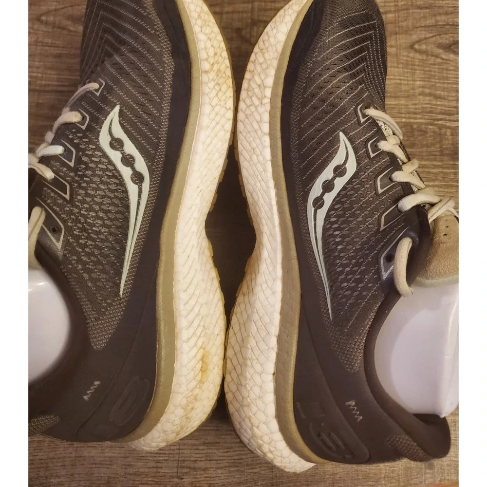 Saucony Triumph‎ 18 Running Sneakers Womens Size 9.5 Wide Charcoal